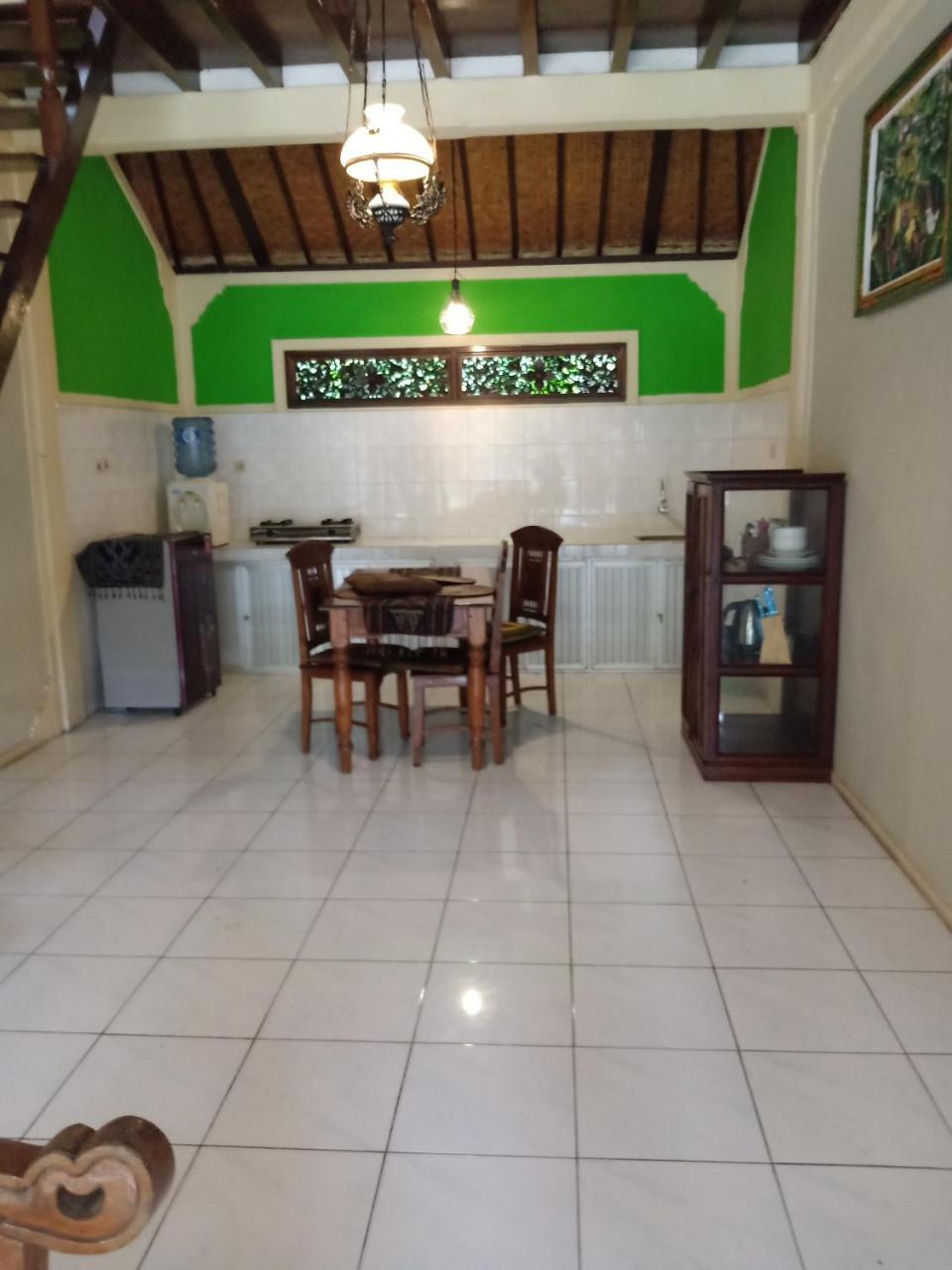 Mahalini * Seminyak (Bali)